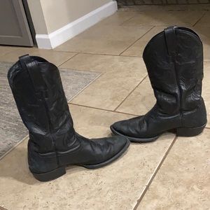 Ariat Men’s leather black boots! size 9! 🔥🔥8x HOST PICK 🔥🔥